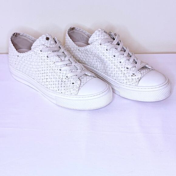 Stuart Weitzman Wova Low Top Sneaker Women's 9 | White | Woven Leather | EUC - Picture 4 of 10